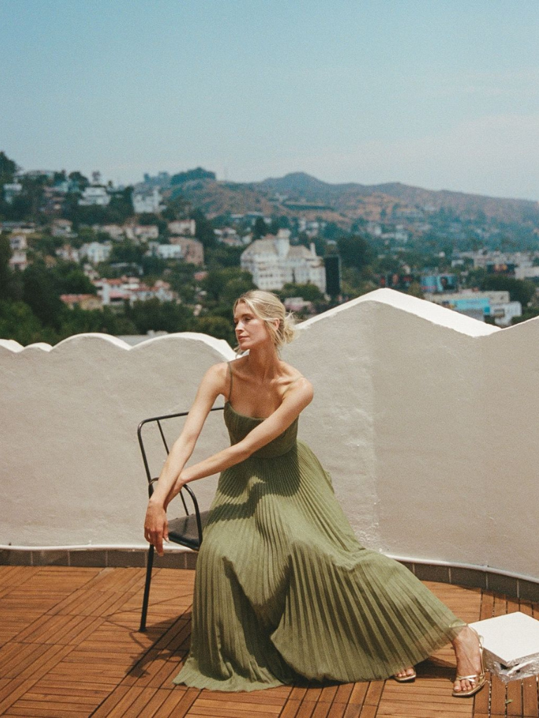 Leontina | Timeless Elegance with Sculptural Grace