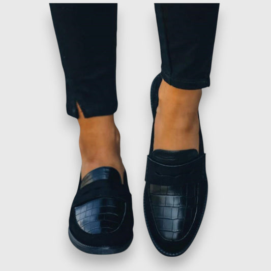 Graya |  Lustrous Loafers